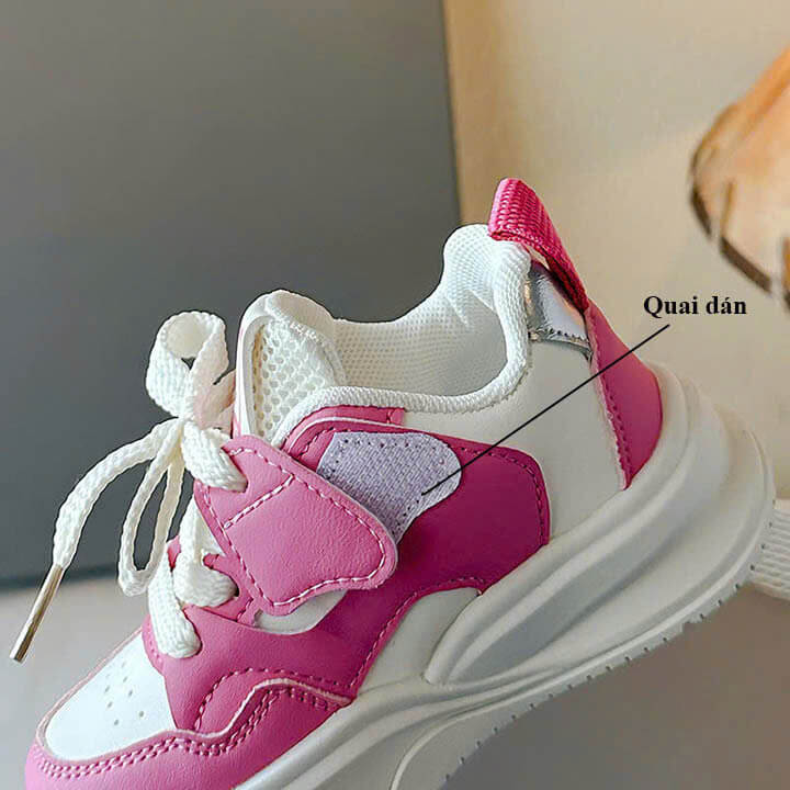 Giày thể thao bé gái từ 1-5 tuổi màu hồng quai dán T02 - T02